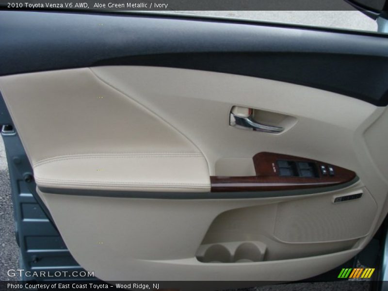 Aloe Green Metallic / Ivory 2010 Toyota Venza V6 AWD