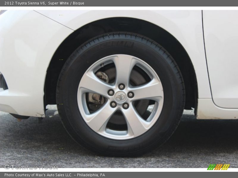 Super White / Bisque 2012 Toyota Sienna V6