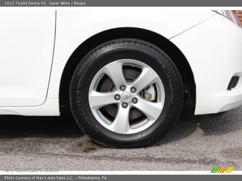 Super White / Bisque 2012 Toyota Sienna V6