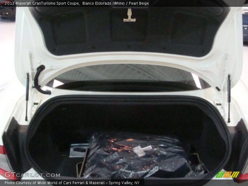 Bianco Eldorado (White) / Pearl Beige 2013 Maserati GranTurismo Sport Coupe