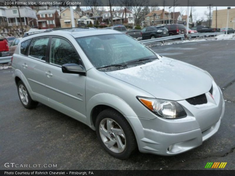 Front 3/4 View of 2004 Vibe 