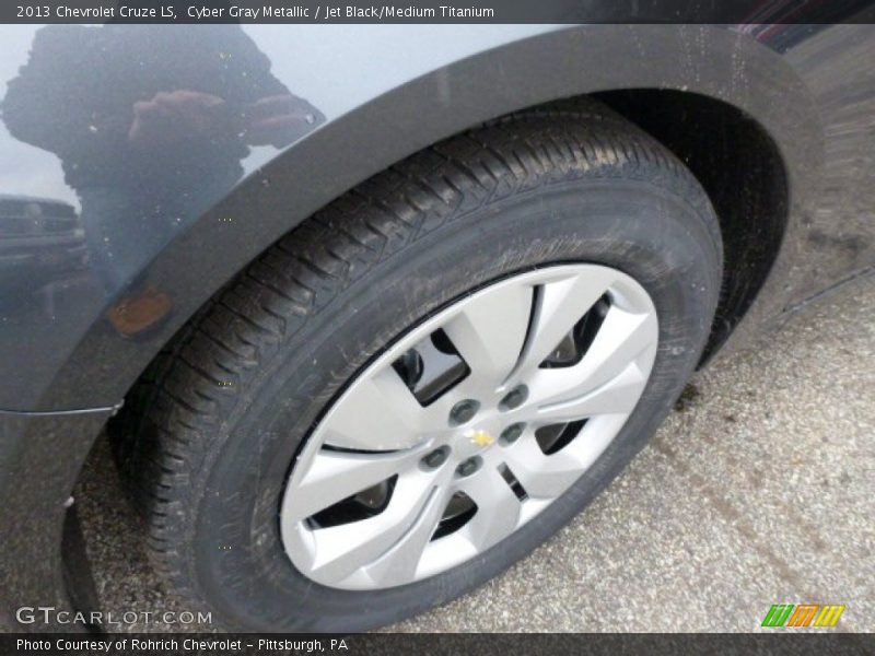 Cyber Gray Metallic / Jet Black/Medium Titanium 2013 Chevrolet Cruze LS
