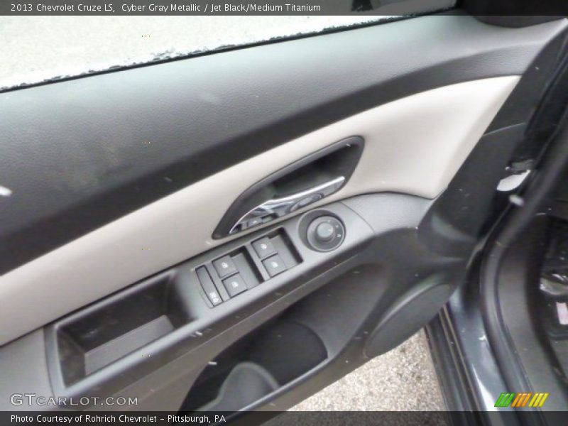 Cyber Gray Metallic / Jet Black/Medium Titanium 2013 Chevrolet Cruze LS