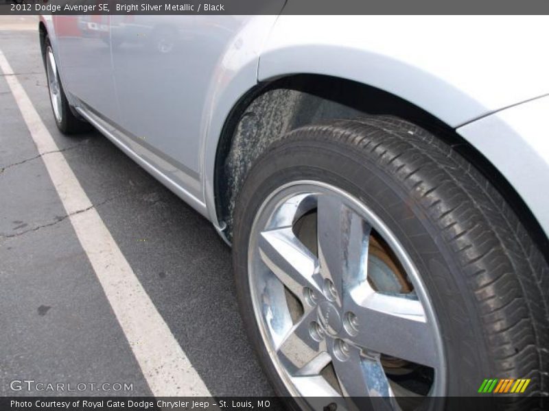 Bright Silver Metallic / Black 2012 Dodge Avenger SE