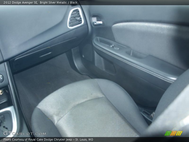 Bright Silver Metallic / Black 2012 Dodge Avenger SE