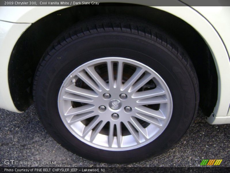 Cool Vanilla White / Dark Slate Gray 2009 Chrysler 300