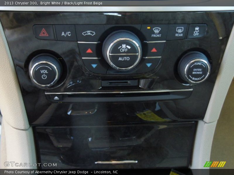 Bright White / Black/Light Frost Beige 2013 Chrysler 300