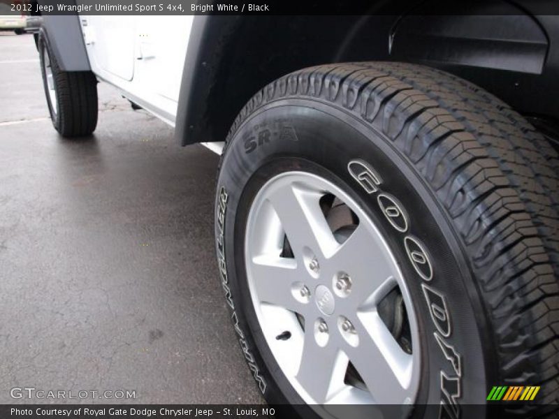 Bright White / Black 2012 Jeep Wrangler Unlimited Sport S 4x4