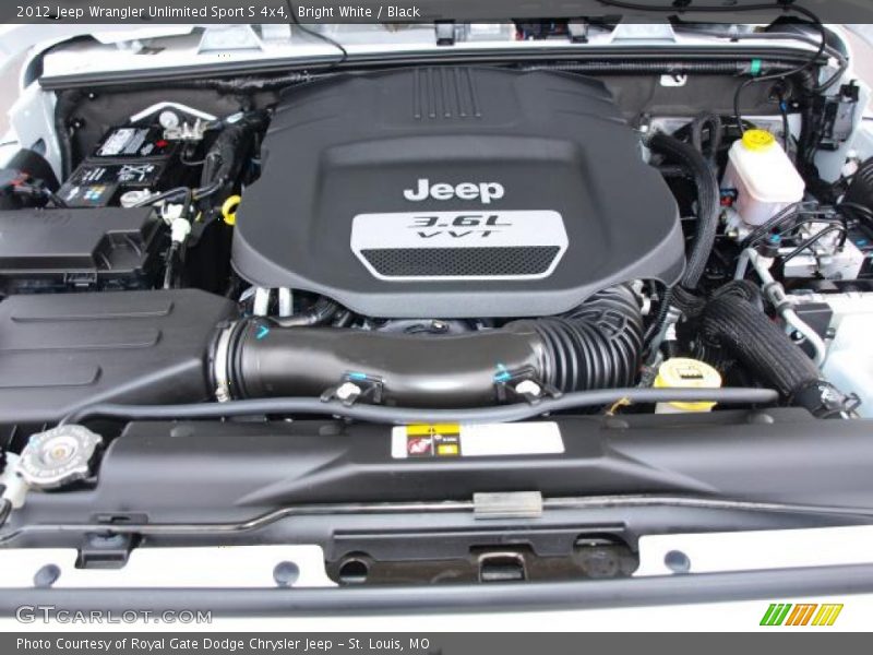 Bright White / Black 2012 Jeep Wrangler Unlimited Sport S 4x4