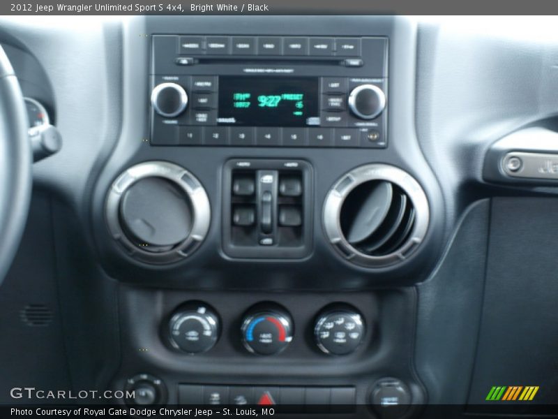 Bright White / Black 2012 Jeep Wrangler Unlimited Sport S 4x4
