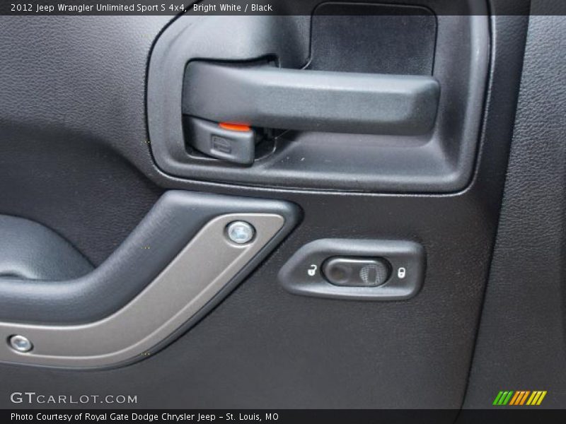 Bright White / Black 2012 Jeep Wrangler Unlimited Sport S 4x4