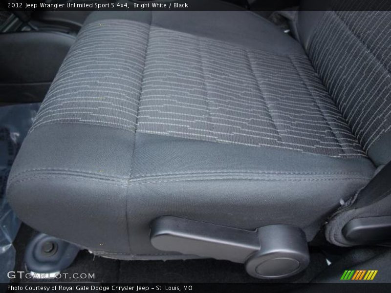 Bright White / Black 2012 Jeep Wrangler Unlimited Sport S 4x4