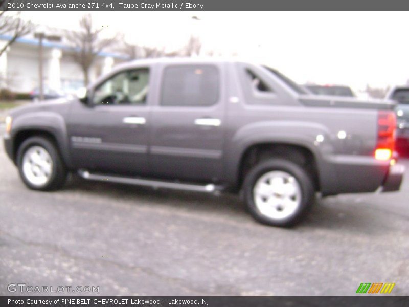 Taupe Gray Metallic / Ebony 2010 Chevrolet Avalanche Z71 4x4