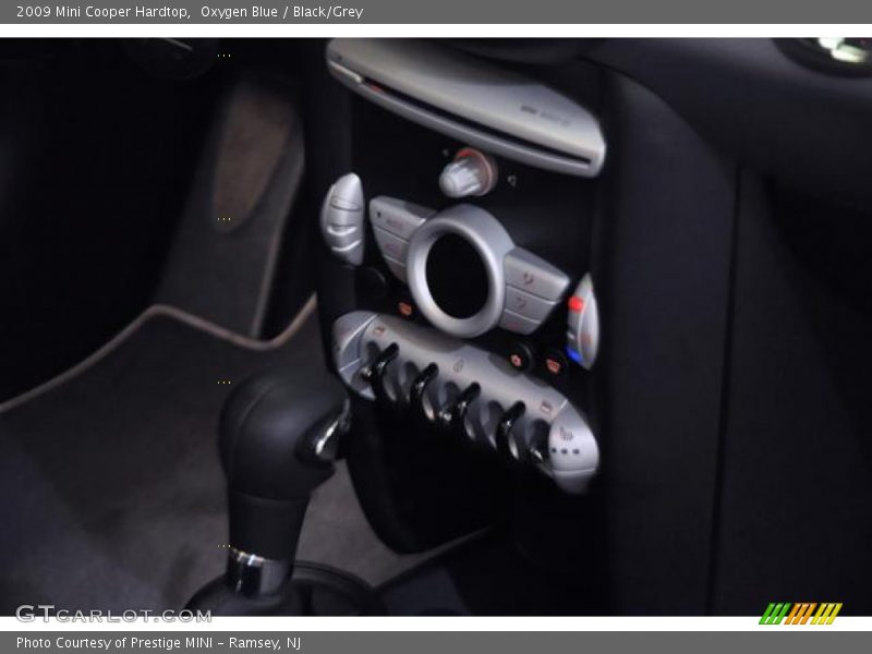 Oxygen Blue / Black/Grey 2009 Mini Cooper Hardtop