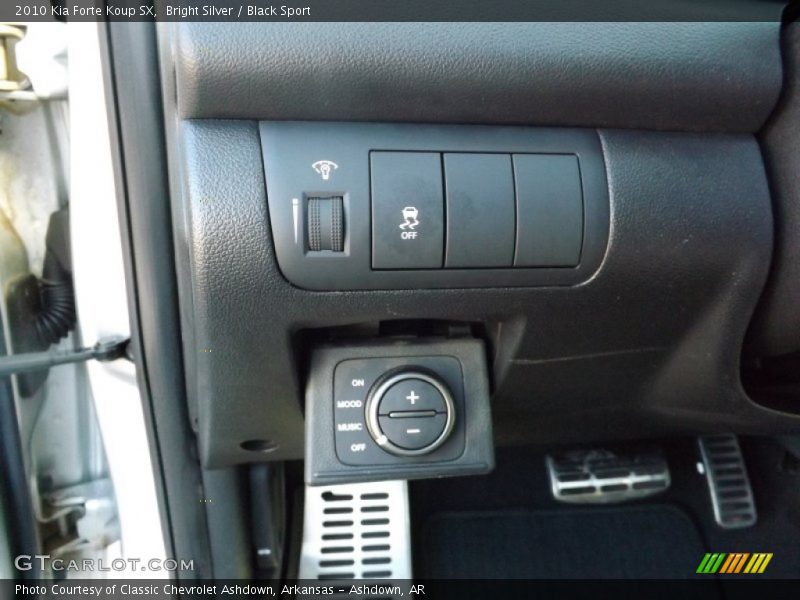 Bright Silver / Black Sport 2010 Kia Forte Koup SX