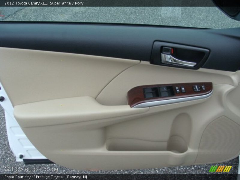 Super White / Ivory 2012 Toyota Camry XLE