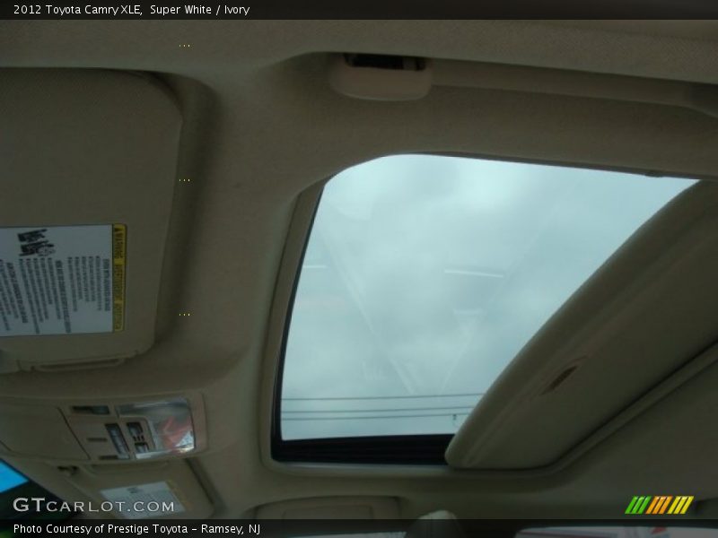 Super White / Ivory 2012 Toyota Camry XLE