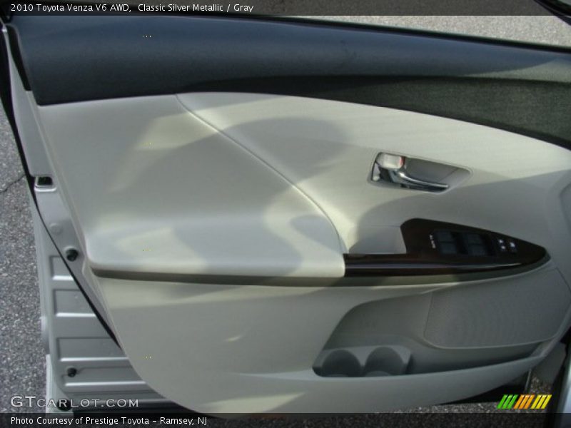 Classic Silver Metallic / Gray 2010 Toyota Venza V6 AWD