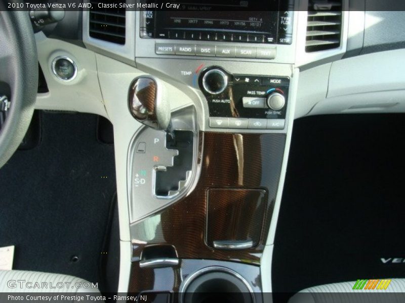 Classic Silver Metallic / Gray 2010 Toyota Venza V6 AWD