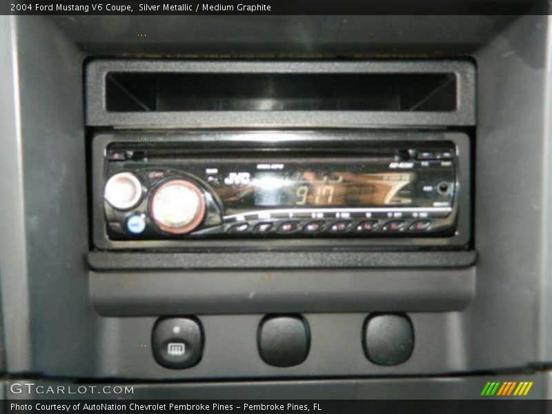 Silver Metallic / Medium Graphite 2004 Ford Mustang V6 Coupe