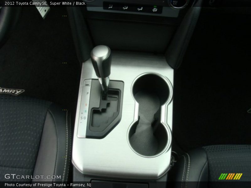 Super White / Black 2012 Toyota Camry SE