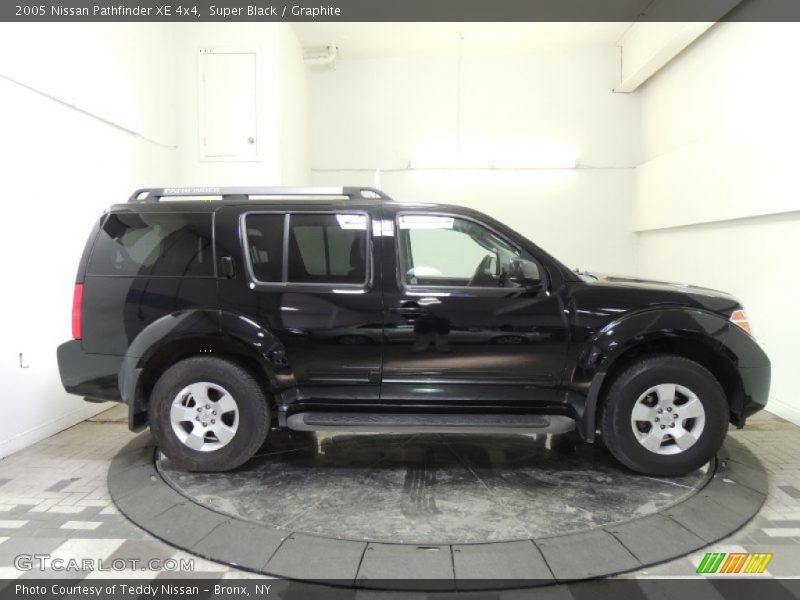 Super Black / Graphite 2005 Nissan Pathfinder XE 4x4