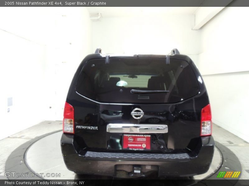 Super Black / Graphite 2005 Nissan Pathfinder XE 4x4