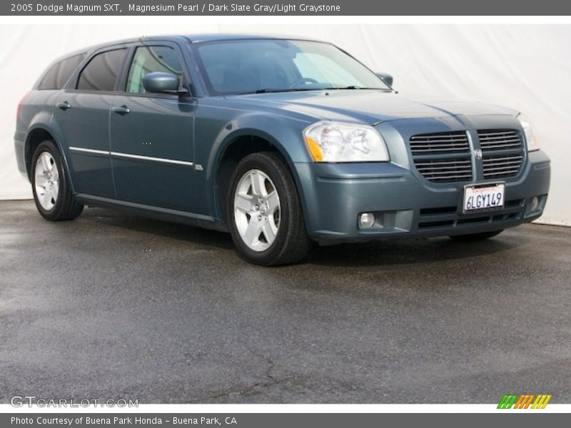 Magnesium Pearl / Dark Slate Gray/Light Graystone 2005 Dodge Magnum SXT