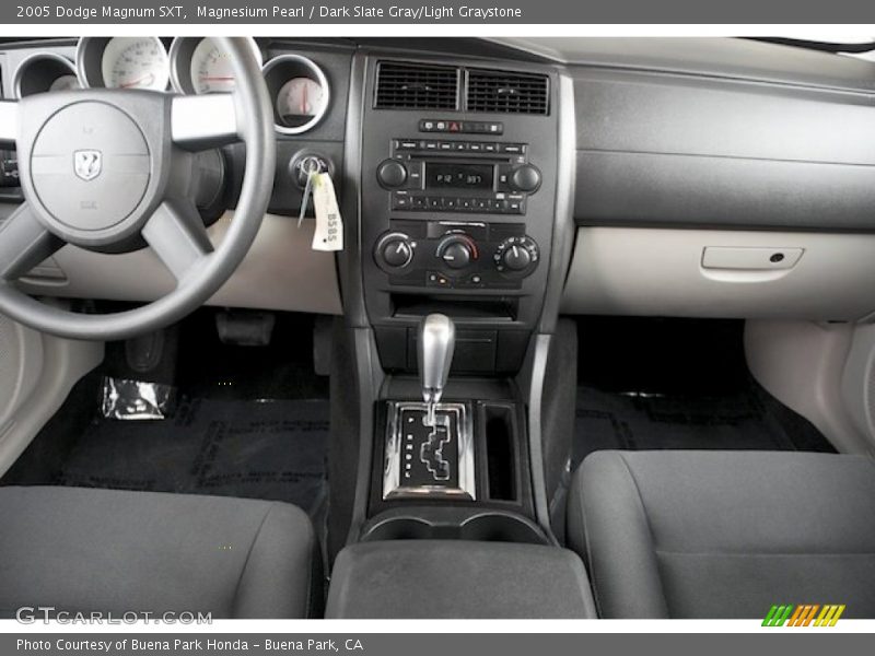 Magnesium Pearl / Dark Slate Gray/Light Graystone 2005 Dodge Magnum SXT