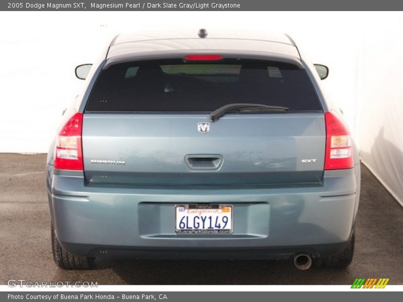 Magnesium Pearl / Dark Slate Gray/Light Graystone 2005 Dodge Magnum SXT