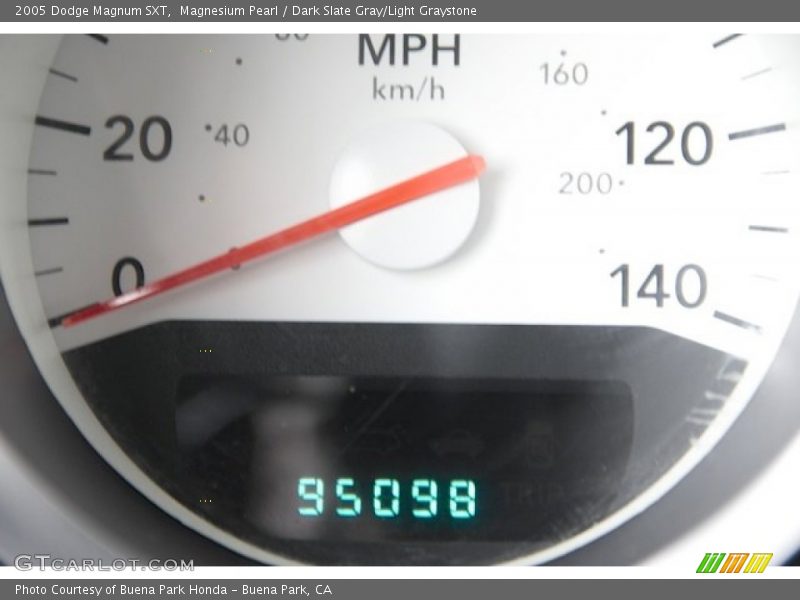 Magnesium Pearl / Dark Slate Gray/Light Graystone 2005 Dodge Magnum SXT