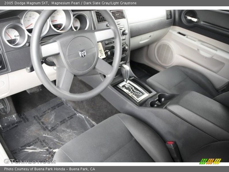 Magnesium Pearl / Dark Slate Gray/Light Graystone 2005 Dodge Magnum SXT