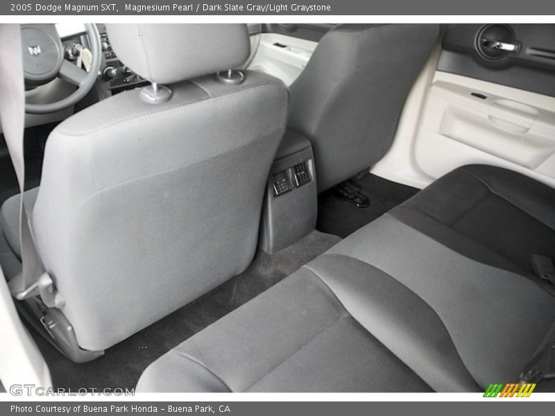Magnesium Pearl / Dark Slate Gray/Light Graystone 2005 Dodge Magnum SXT