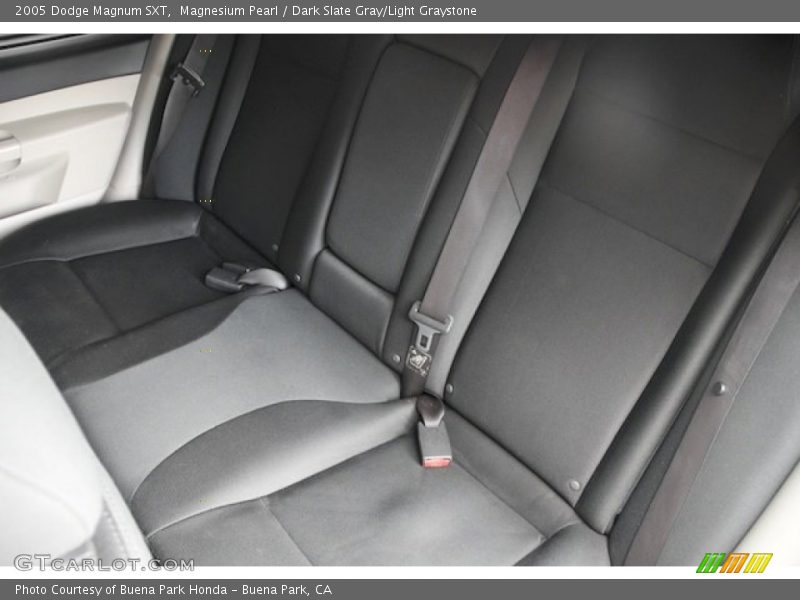 Magnesium Pearl / Dark Slate Gray/Light Graystone 2005 Dodge Magnum SXT