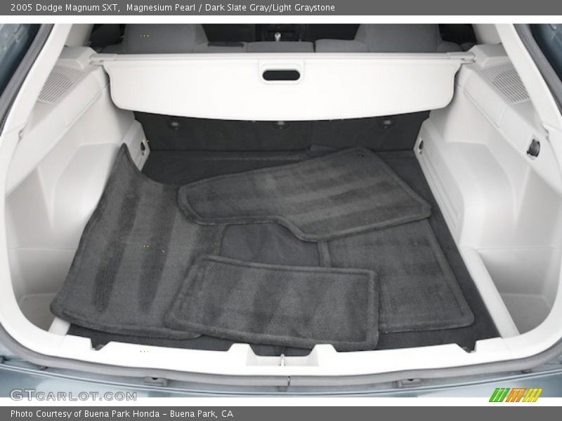 Magnesium Pearl / Dark Slate Gray/Light Graystone 2005 Dodge Magnum SXT