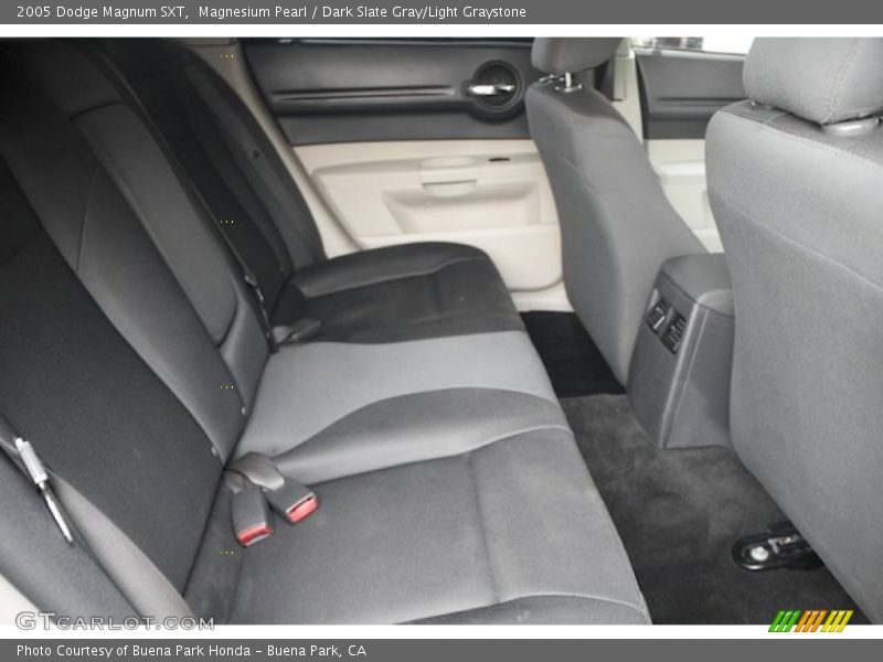 Magnesium Pearl / Dark Slate Gray/Light Graystone 2005 Dodge Magnum SXT