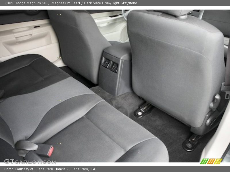 Magnesium Pearl / Dark Slate Gray/Light Graystone 2005 Dodge Magnum SXT