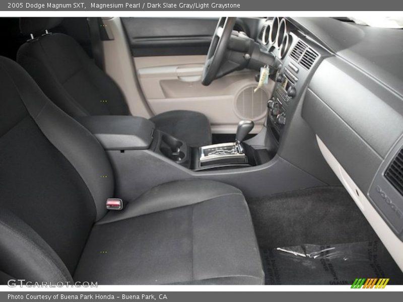 Magnesium Pearl / Dark Slate Gray/Light Graystone 2005 Dodge Magnum SXT