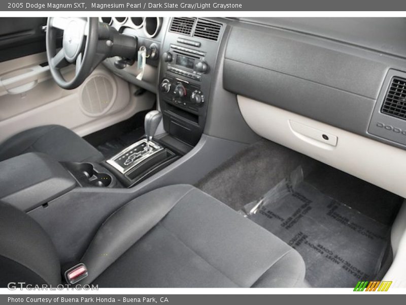 Magnesium Pearl / Dark Slate Gray/Light Graystone 2005 Dodge Magnum SXT