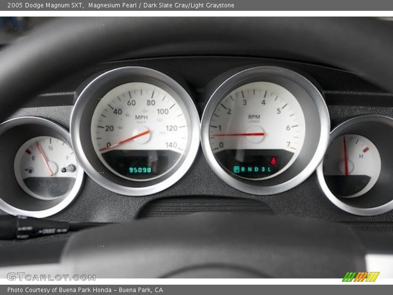 Magnesium Pearl / Dark Slate Gray/Light Graystone 2005 Dodge Magnum SXT
