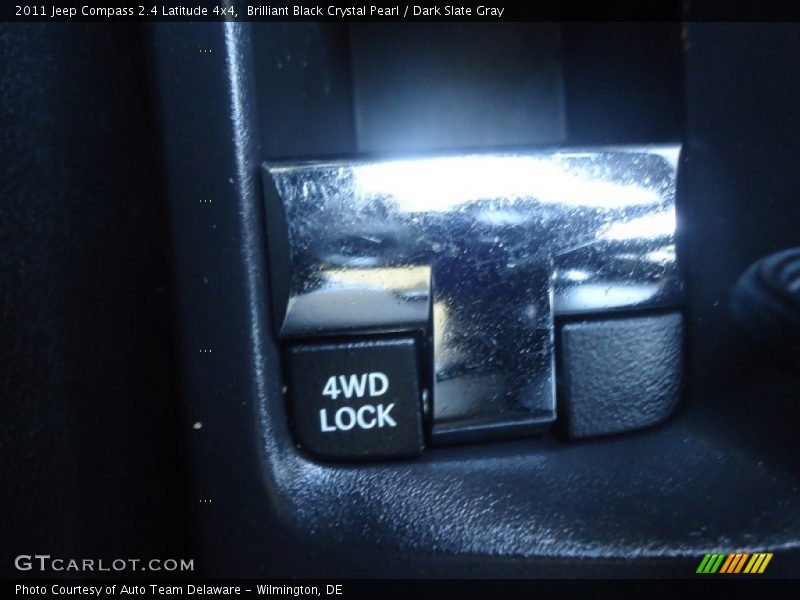 Brilliant Black Crystal Pearl / Dark Slate Gray 2011 Jeep Compass 2.4 Latitude 4x4