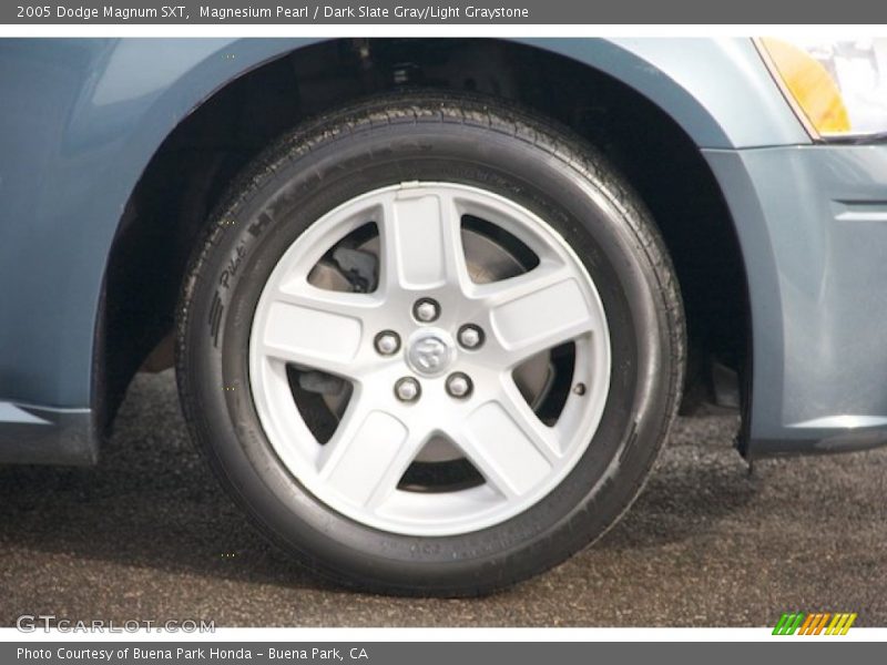 Magnesium Pearl / Dark Slate Gray/Light Graystone 2005 Dodge Magnum SXT