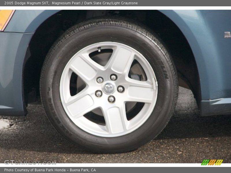 Magnesium Pearl / Dark Slate Gray/Light Graystone 2005 Dodge Magnum SXT