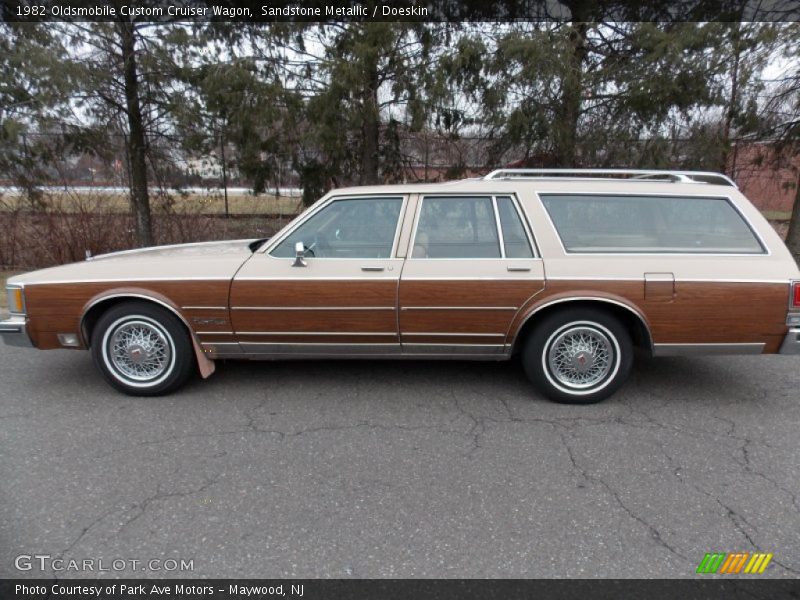 Sandstone Metallic / Doeskin 1982 Oldsmobile Custom Cruiser Wagon