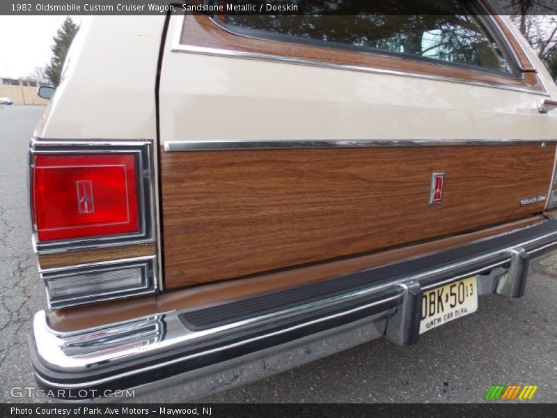 Sandstone Metallic / Doeskin 1982 Oldsmobile Custom Cruiser Wagon