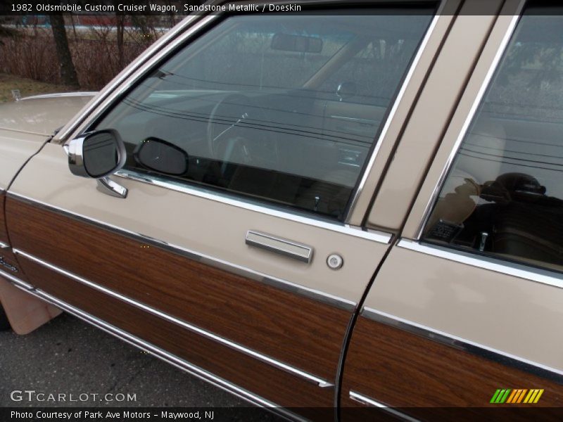 Sandstone Metallic / Doeskin 1982 Oldsmobile Custom Cruiser Wagon