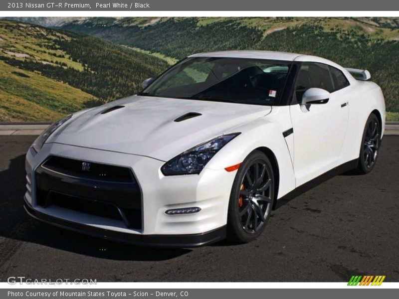 Front 3/4 View of 2013 GT-R Premium