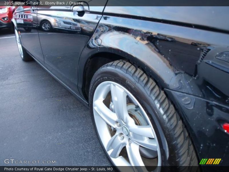 Ebony Black / Charcoal 2005 Jaguar S-Type R