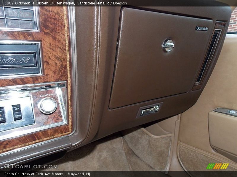 Sandstone Metallic / Doeskin 1982 Oldsmobile Custom Cruiser Wagon