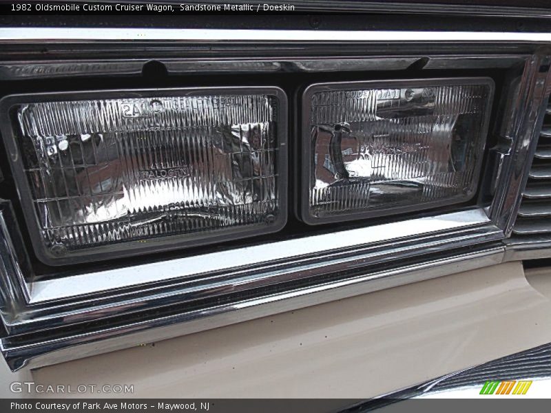 Sandstone Metallic / Doeskin 1982 Oldsmobile Custom Cruiser Wagon